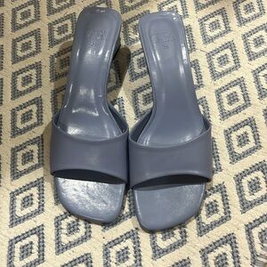 Zara Periwinkle low heel sandal
